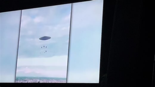 Hmmmm….alien crafts snatching people up or orbs returning to base🤔🤔🤔🤔#alienships#aliens#orbs#independanceday