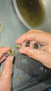 Toyota 2ç injector naozzle #toyota #toyotahilux #mecanic #fuelpump | Wadood Khan