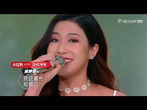 【公演】鸡皮疙瘩起来了！陈芳语组一身白裙唱《逆光》惊艳了