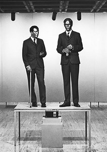 Singing sculpture de Gilbert and George - Blog des montagnarts