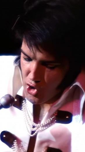 Elvis Presley - Hound Dog Performance in 4K