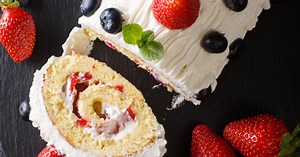 Bûche de Noël sans sucre raffiné aux fruits rouges