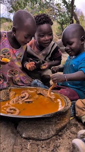 Happy Kids Enjoying Food Together ❤️ #villagelife #HappyKids #FoodLovers #KidsReaction