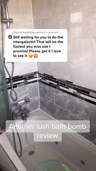 Lush Intergalactic Bath Bomb Review