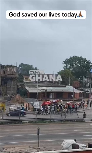 This is a miracle. I’m not sad about what we lost I just thank God we didn’t come to work because of the rain. If we had been here, we might not have survived.”— A man thanked God as he showed how a Toyota Camry lost control and crashed into his newly opened food joint at Nyamekye Bus Stop yesterday.