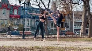 Notre première danseuse, Rachele Buriassi, et soliste Anya Nesvitaylo, ont dansé, à distance, dans les rues de Montréal. Découvrez leur duo au Square Saint-Louis! ------------------------------------------------ Our principal dancer, Rachele Buriassi, and soloist Anya Nesvitaylo, danced at a distance in the streets of Montreal. Discover their duo at Square Saint-Louis! Video: Sasha Onyshchenko Editing/Montage: Matthew Cluff Direction: Andrea Belfiore Danseuses/Dancers: Rachele Buriassi & Anya Ne
