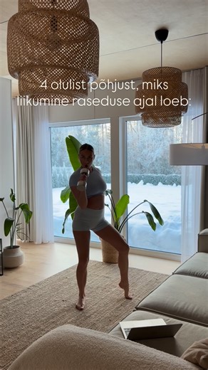 Pille-Riin | treenerpilleriin.ee on Instagram: "🤍 4 olulist põhjust, miks liikumine raseduse ajal loeb: 1️⃣ Vähem vaevusi, rohkem heaolu. Regulaarne liikumine aitab leevendada selja- ja vaagnavalu, turseid ning väsimust. 2️⃣ Tugevam keha sünnituseks. Treening toetab lihaseid, vastupidavust ja kehateadlikkust – just neid asju, mida sünnitusel vaja läheb. 3️⃣ Rahulikum meel ja parem uni. Liikumine aitab hoida stressitaseme madalamal, toetab meeleolu ja parandab und. 4️⃣ Kiirem taastumine pärast s