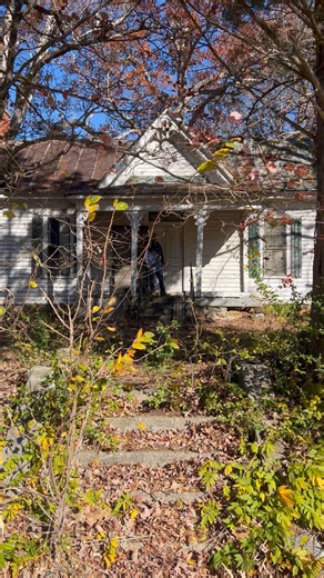 Inside of the cottage in Bullock, NC that I just purchased. Our first time inside it today and we were not disappointed. It's not in bad shape! | Old House Life - Michelle Bowers