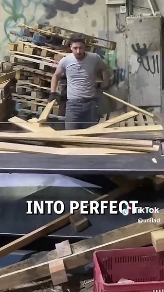How to Dismantle Wooden Pallets Efficiently