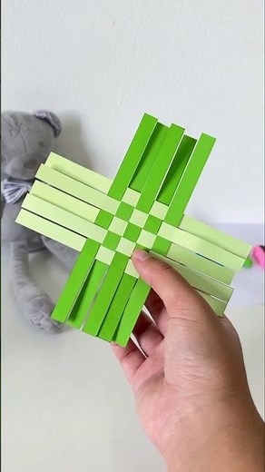 DIY Paper Basket #feyroon #diy #paperweaving #craft #wovenbasket #project