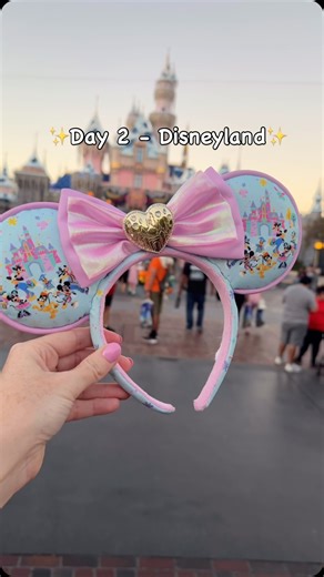 ✨Day 2 - Disneyland Baby! ✨ Pinch me, because we’re really here! The happiest place on earth, and it’s every bit as magical as I hoped.🎢🏰 I can’t wait to share everything with you. Let me know if you have any questions.💁🏼‍♀️ #hostedbydisney #disneyland #disney #usa | Oh So Busy Mum