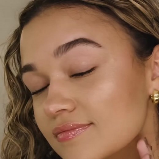 Madison Bailey's Makeup Tutorial | Natural Makeup with Acne