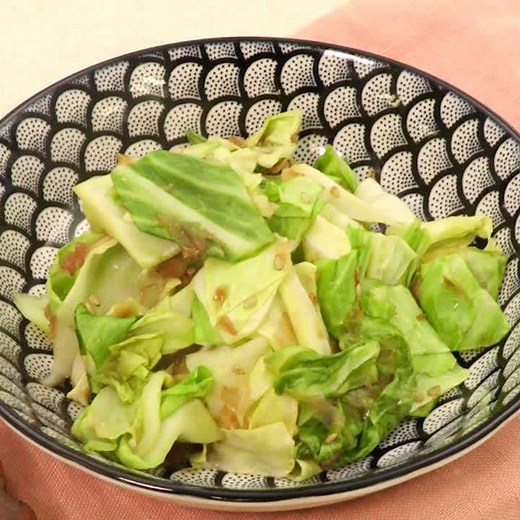 お弁当にもおすすめ！ キャベツのごまおかか蒸しのレシピ動画・作り方 | デリッシュキッチン