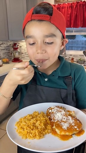 This is one of our favorite recipes during lent🇲🇽🔥 Tortitas de queso y papa recipe: Tortitas: 4 large russet potatoes (peeled and cut in 1/4) 1 tbsp salt Water to cover potatoes 1 cup (shredded mozzarella) 1/2 cup queso cotija 1/3 bread crumbs 1 tsp seasoned salt 1 tsp garlic powder 1 tsp onion powder 1/2 tsp black pepper 1 egg Avocado oil (enough to fry tortitas) Instructions: Bring half a pot of water to a boil, then add salt, chopped and peeled potatoes for 35 minutes. Remove potatoes frok