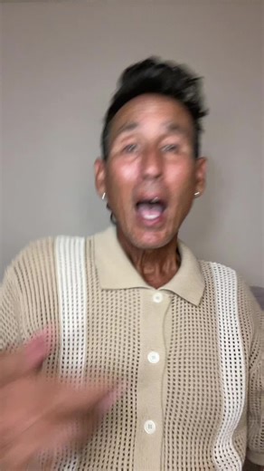 Justincarzil (@justincarzil)’s video of break your bones sign language