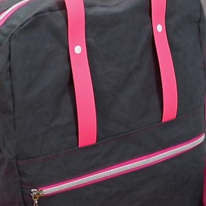 ❤ SNAPLY FREEBIE ❤ Das Schnittmuster für diesen coolen Rucksack #OilskinOlli von DIY Eule findest Du ganz neu im Snaply Magazin 👆 Schau gleich mal rein! https://magazin.snaply.de/laptop-rucksack-oilskinolli-naehen/ | Snaply Nähkram