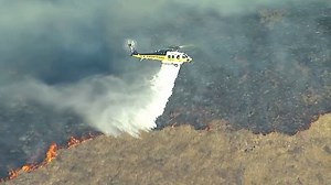 31K views · 348 reactions | BREAKING NEWS: A wind-driven, 1,300-acre brush fire is now threatening 6,500 homes in the Simi Valley area. https://abc7.la/2MYAOtA | ABC7 | Facebook