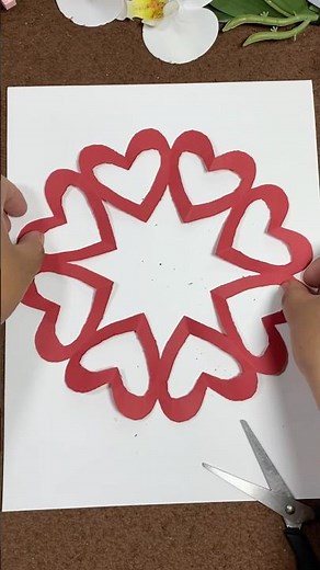 🎨 Manualidades Fáciles para Niños: ¡Círculo de Corazones Rojos de Papel! ❤️