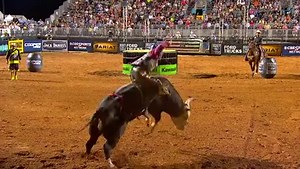 2014 WINNING RIDE: Mike Lee seals the victory at #PBRTHACK with an 85.25-point ride on Jet Airliner. | PBR