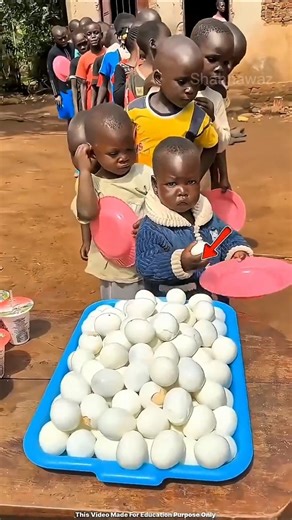 A 2-year-old child fed his share of food to his mother, this is called true 💕#maa #african #shorts