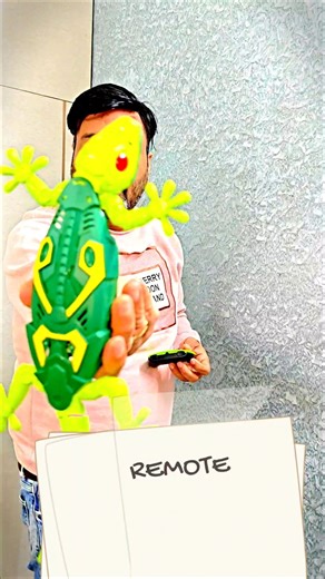 Remote control wall climbing lizard #shorts