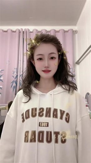 后面一个小调皮😝