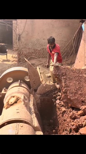 Extreme Stone Crushing: Giant Stones Jam the Hopper
