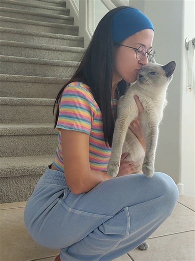 I didn't realize that people had a hard time with this until I saw the challenge on TikTok. I do this over and over again when I go to Exxxotica and people offer me a hand up and I'm only now realizing that they think it's hard for me to stand up after. #asiansquat #deepsquat #asiansquatchallenge