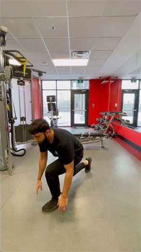 Alternating front lunges for leg strength and endurance. #legdayisthebestday