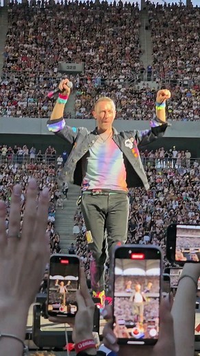 4.5K views · 54 reactions | Turn your magic on, to me she'd say Everything you want's a dream away 﫶 #adventureofalifetime #coldplay #coldplayconcert #coldplaybucharest #coldplayfans #musicofthespheresworldtour | Ioana Petric | Facebook