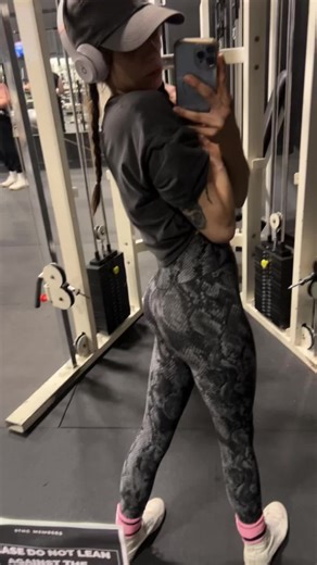 Where’s your head at? #gymtok #gymmotivacion #fyp #fy #gymshark #tattoos #converse #foryoupage #gymgirl