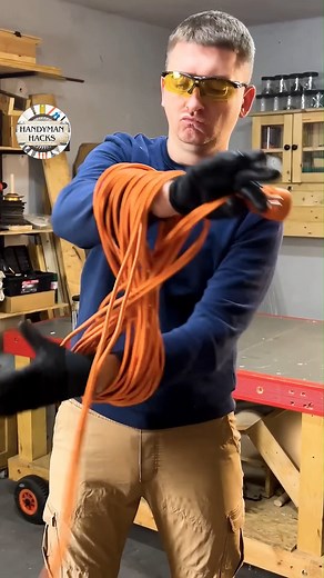 1.6K views | Wow! The smarter way to wrap your extension cord! #handytips #handymanhacks #extensioncordhack #diyfix #quicktrick #cordwrap | Handyman Hacks | Facebook