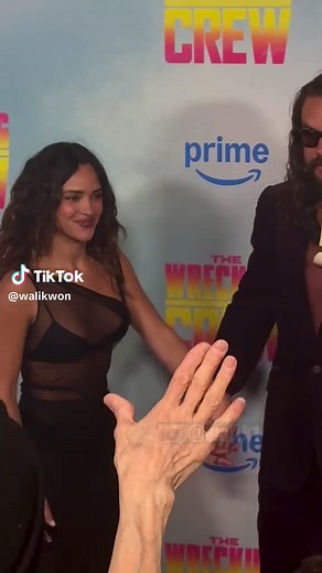 #JasonMamoa Kisses #Latina Girlfriend #AdriaArjona #Beautiful TheWreckingCrew #kiss