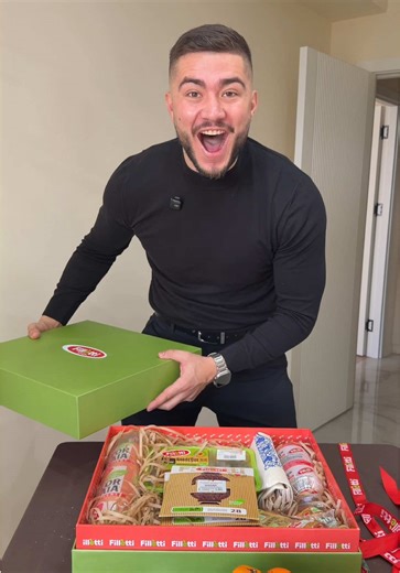 Vă prezint micul dejun al primarului 🙂 Carne cu carne — asta chiar e gustos! Să avem cu toții un An Nou sățios și plin de succes! Filletti ❤️🤍💚🥂🎉@Filletti