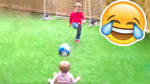 Hilarious football outtakes and mishaps