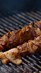 152K views · 12 reactions | من المهم جدًا ترك الدهن على السيخ ليكون طري جدًا. وصفة الشاورما البسيطة هذه تتكون من خليط من لحم البقر والحملان الأسترالية  ➖ It's important to have enough fat on your skewer to keep things juicy. This simple shawarma recipe is a delicious mix of Aussie lamb and beef  | Australian Beef & Lamb | Facebook