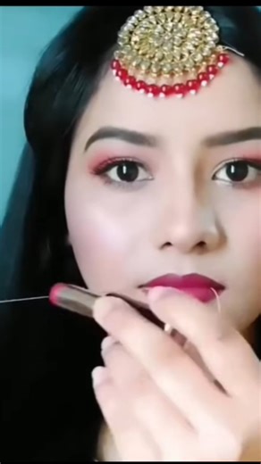 Big Lip Threads 🧵 with 💫 lipstick 💄 #hack #lipstick #big #lips #short #youtubeshorts #trending #diy