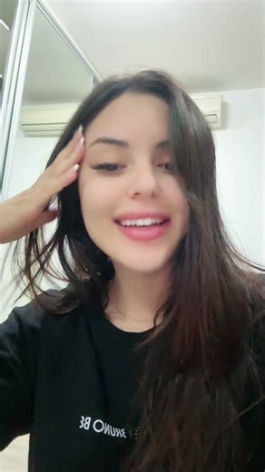 Menina do Shorts Roxo: O Fenômeno Viral