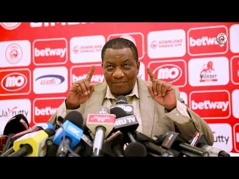 MWENYEKITI WA BODI CRESCENTIUS MAGORI AKIZUNGUMZA NA WAANDISHI MAMBO MBALIMBALI KUHUSU KLABU