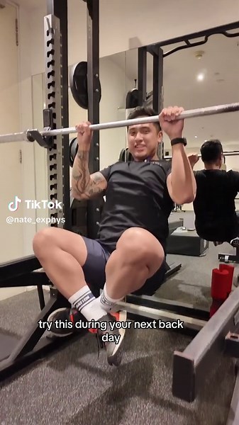 Inverted row: Set the bar around waist height. Position yourself under the bar lying face up. Lie on the floor underneath the bar (which should be set just above where you can reach from the ground). Grab the bar with an overhand grip, slightly wider than shoulder-width (palms facing AWAY from you). Contract your core and butt, and keep your body in a completely straight line. Pull yourself up to the bar until your chest touches the bar. #invertedrow #backday #backexercises #bodyweighttraining #