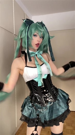 Guess my Next Cosplay: ❄️🍷 #hatsunemiku #hatsunemikucosplay #vocaloidcosplay