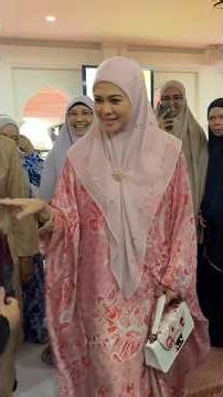 Tengku Permaisuri Selangor Solat Terawih di Masjid Tuanku Mizan UiTM Shah Alam