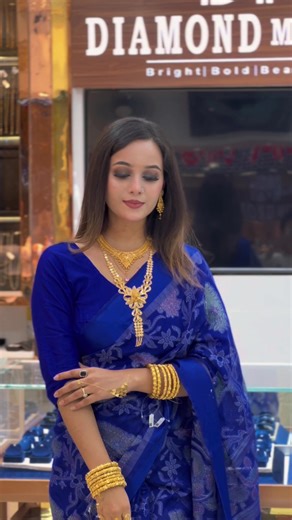 ✨ সৌন্দর্যের পরিপূর্ণ ছোঁয়া ✨ ২২ ক্যারেট গোল্ড নেকলেস এখন পেয়ে যাচ্ছেন Diamond Museum-এ — আপনার আভিজাত্যের নিখুঁত প্রকাশ 💛 📍 ঠিকানা: Bashundhara city shoping complex Lavel-7,Block-D, Shop-23 📞 হটলাইন: 01400334411 ##DiamondMuseum ##22KGoldNecklace ##GoldJewellery ##LuxuryStyle ##ElegantDesign