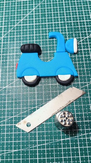 How to make fondant scooter 🛵 with easy trick way topper . . . #fondantscooter #scooter #rajucakeartist #cakeartist #reelsinstagram | Raju Suwi