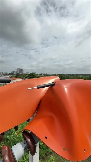 How High-Voltage Power Lines Are Connected