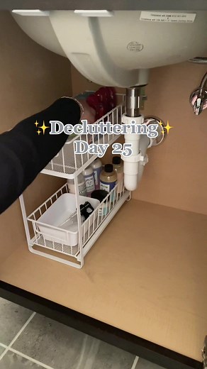 Decluttered the rest of the bathroom cabinet! This is our girls’ bathroom/guest bathroom. It feels good to have this bathroom compeltely decluttered! This side wasn’t too cluttered and it took less than 10 minutes! It’s nice to have a really simple decluttering project on busy days! #decluttering #declutterwithme #declutteringtips #declutteringtipsandhacks #cleanwithme #organizewithme #sahm #sahmlife #momlife #momtips #declutteringyourhome #bathroomdecluttering #declutteringformentalhealth #bath