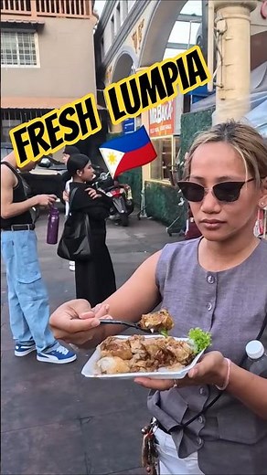 Trying Fresh Lumpia in Manila for the first time! 🇵🇭