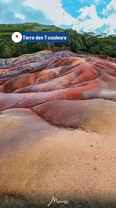 Laissez-vous émerveiller par la Terre des 7 couleurs 😍 Venez admirer une terre multicolore, résultat étonnant de cendres volcaniques exposées depuis des siècles. À deux pas, vous pourrez également admirer une cascade de 100 mètres ainsi que des tortues géantes qui raviront les plus curieux ! Vous connaissez ce lieu ? En savoir plus : https://bit.ly/3S2EEUb 📍 Terre des 7 couleurs 📸 @doryphotographyy 🎥 @hamzabensaid | Maurice Tourisme