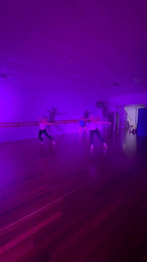 Kellehers Dance Academy “KDA” on Instagram: "OPEN BROADWAY JAZZ CLASS 🕺 Mondays | 7:15–8:15pm Our Open Broadway Jazz Class is designed for experienced dancers who are looking to challenge themselves, expand their technique, and have fun learning a variety of jazz styles. This class is led by Brittany Kelleher, who has been working professionally as a dancer with Princess Cruise Lines and is currently home sharing her industry experience with our dancers. Expect: ✨ Dynamic choreography ✨ Techniq