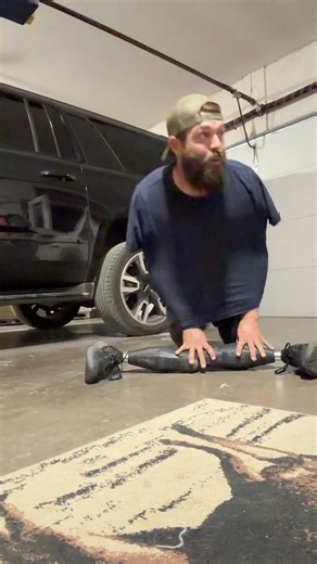Omg 🤣🤣😳☠️🤌🏼 did a legless guy do it better? 10k likes and I’ll do it with better lighting and effects 😆😆 #limblossboss #dreamteamprosthetics #myleglesslife | Limb Loss Boss Official